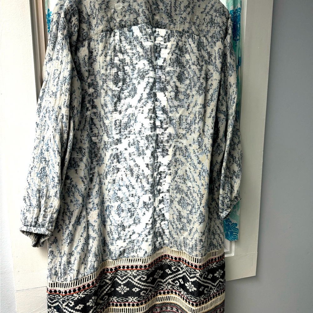 Maeve Robe - Picture 2 of 3